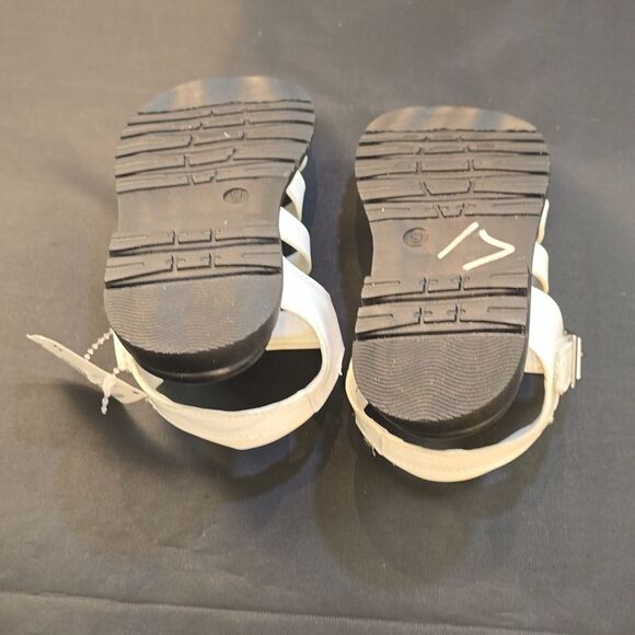 BRAND NEW MADDEN GIRL MULTI STRAP TODDLERS SANDAL - Picture 11 of 15
